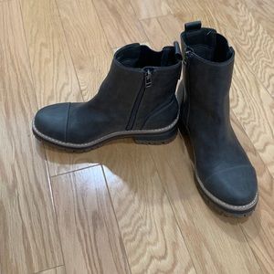 Time and tru Chelsea boots. Size 9